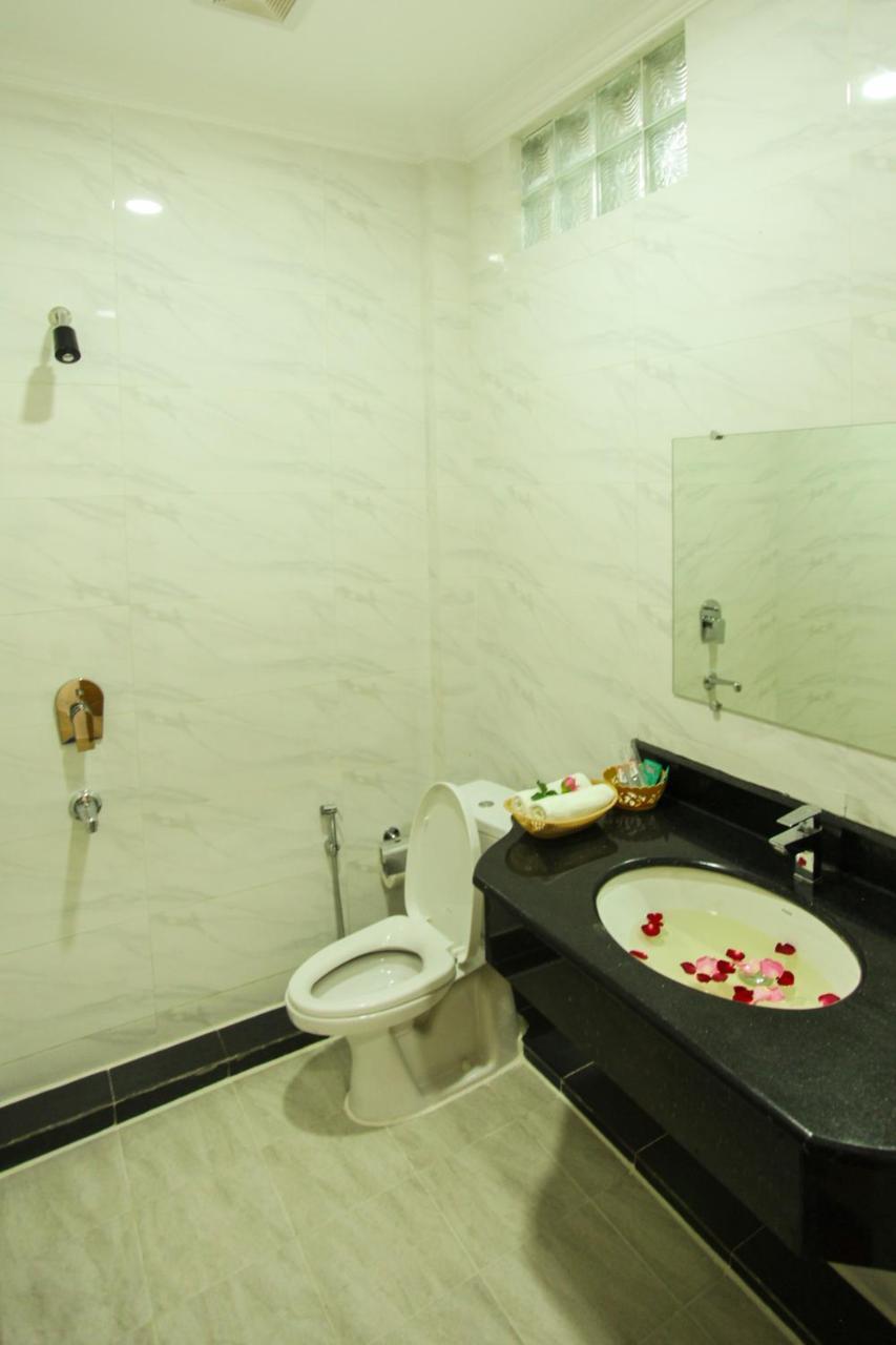Five One Star Hotel Nyaung Shwe Exterior photo