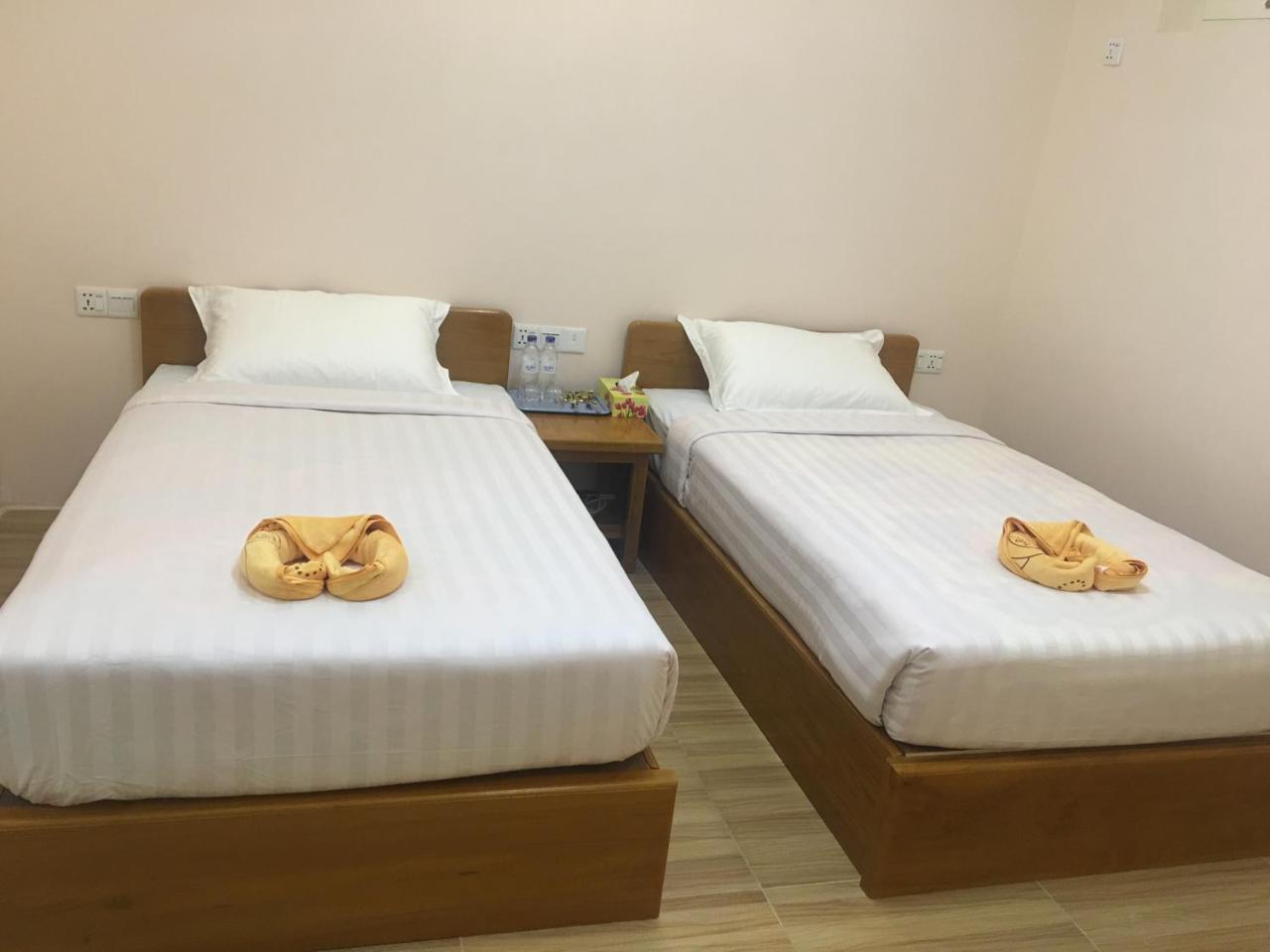 Five One Star Hotel Nyaung Shwe Exterior photo