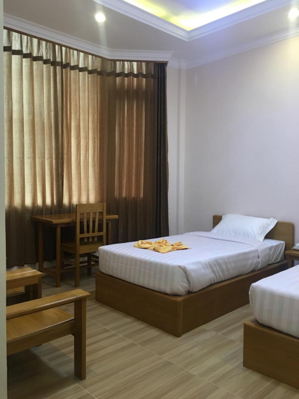 Five One Star Hotel Nyaung Shwe Exterior photo
