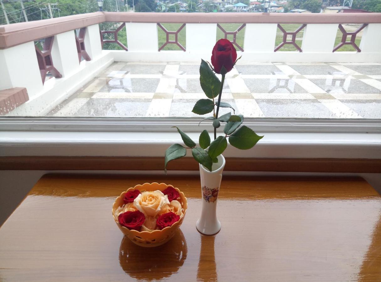 Five One Star Hotel Nyaung Shwe Exterior photo